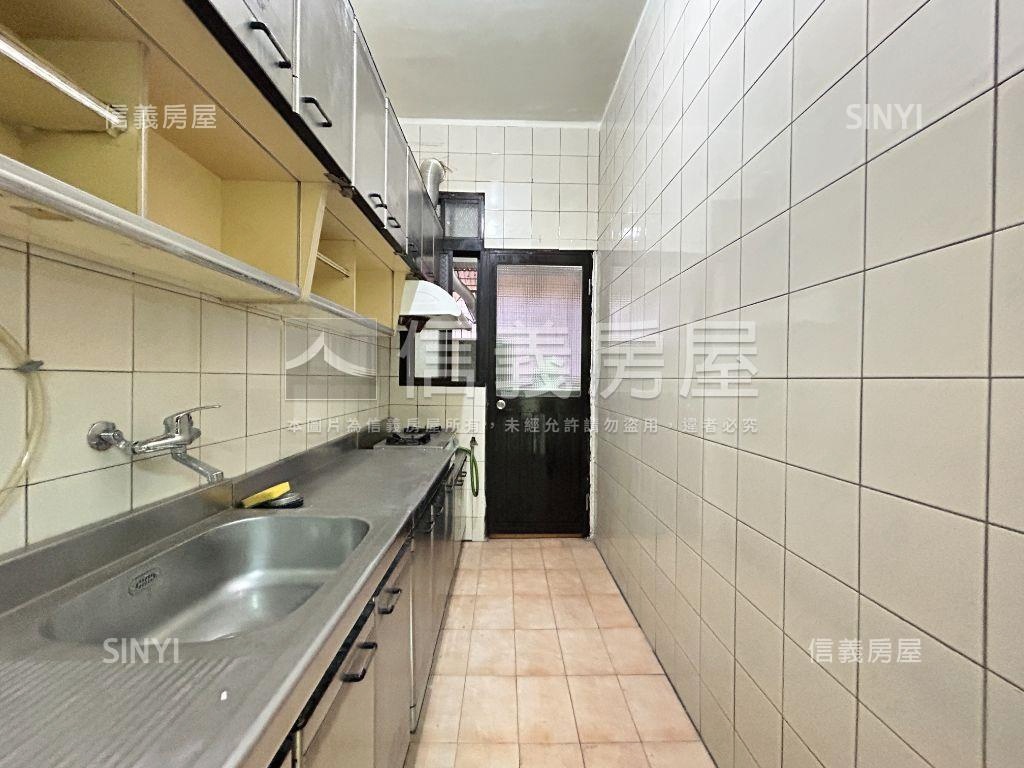 信義世貿１０１電梯大空間房屋室內格局與周邊環境