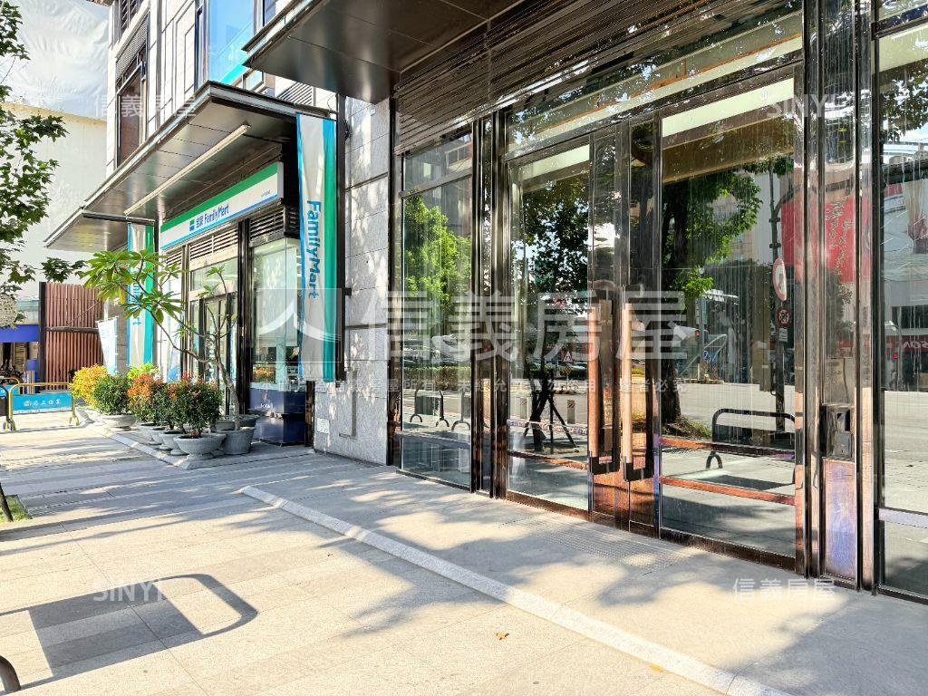 皇居店面隔壁可以一起買房屋室內格局與周邊環境