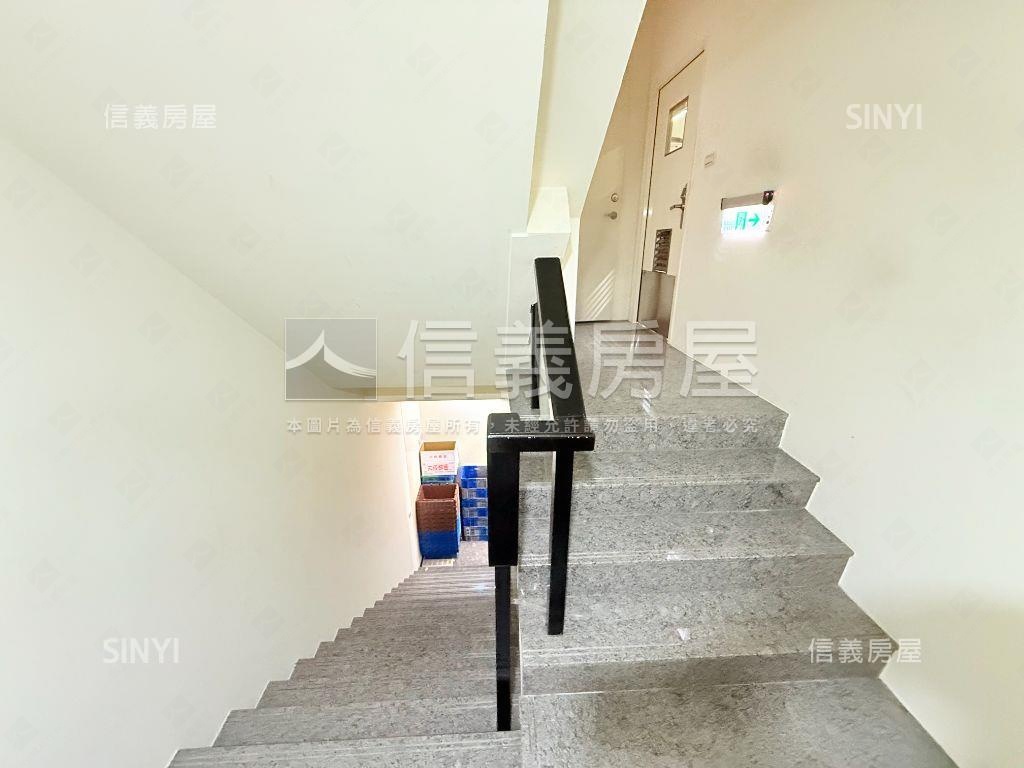 皇居店面隔壁可以一起買房屋室內格局與周邊環境