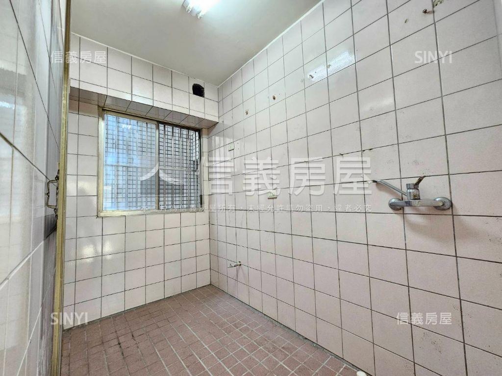 近捷運低總價輕鬆成家華廈房屋室內格局與周邊環境