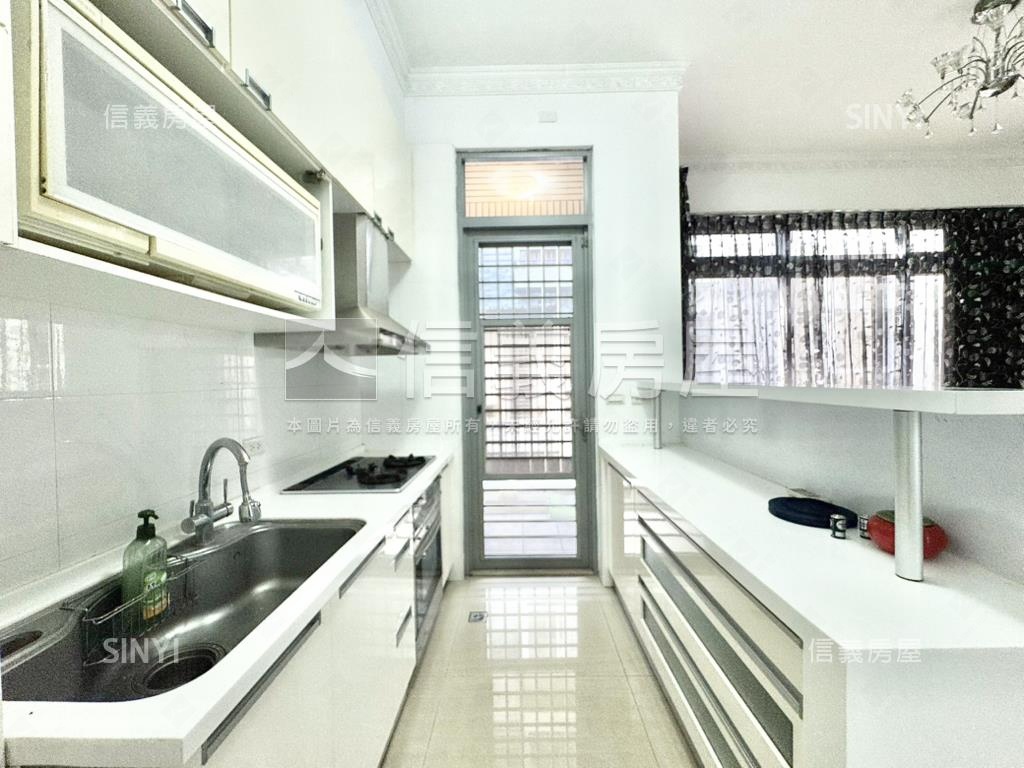 賴厝加蓋電梯大面寬墅房屋室內格局與周邊環境