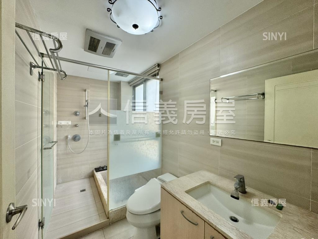 賴厝加蓋電梯大面寬墅房屋室內格局與周邊環境