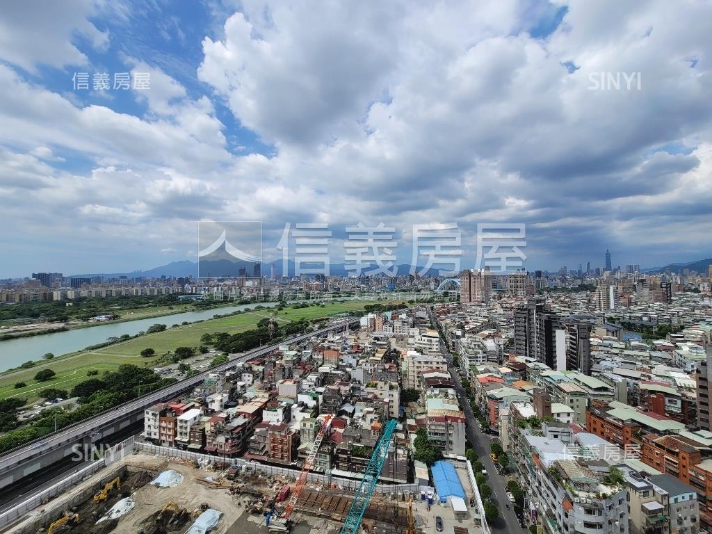 仁愛公園２房車位房屋室內格局與周邊環境