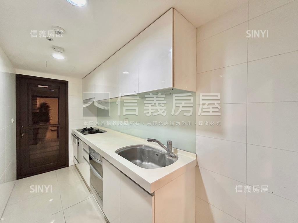 興世代露台三房雙平面車位房屋室內格局與周邊環境