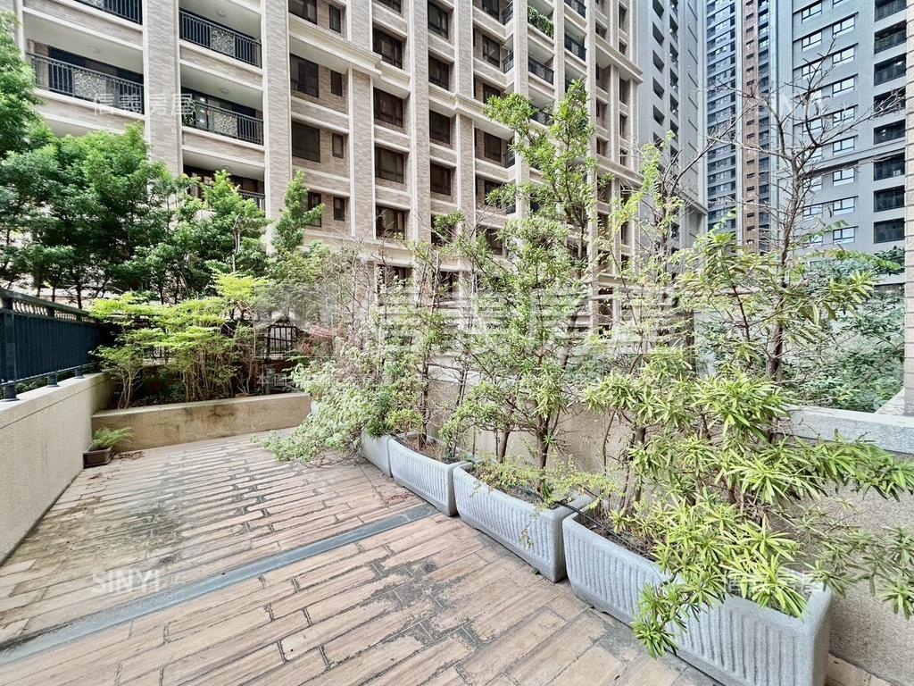 興世代露台三房雙平面車位房屋室內格局與周邊環境