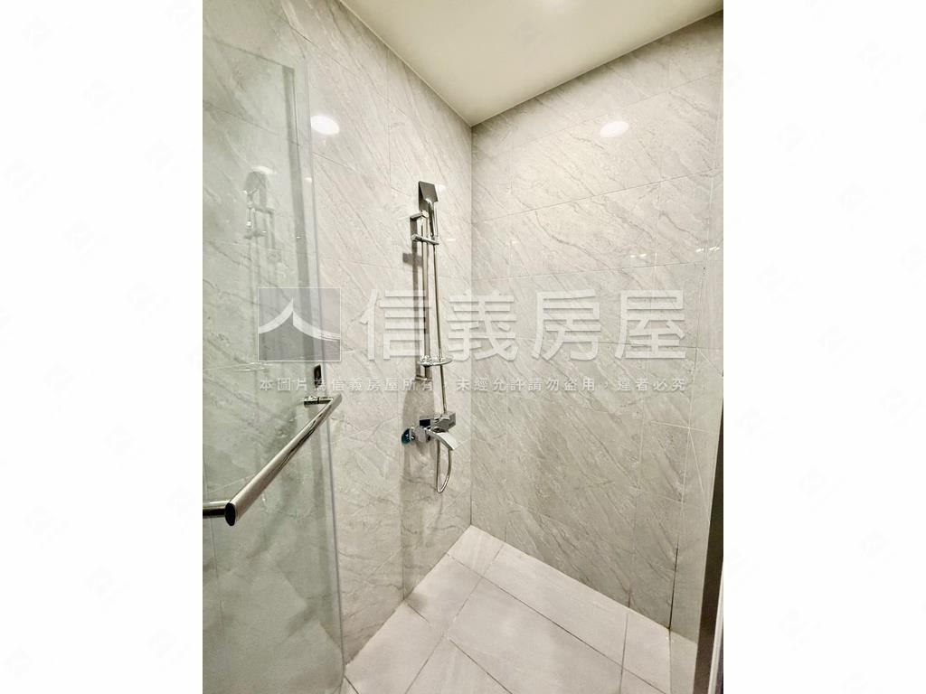 鳳凰信義兩房兩衛附車位房屋室內格局與周邊環境