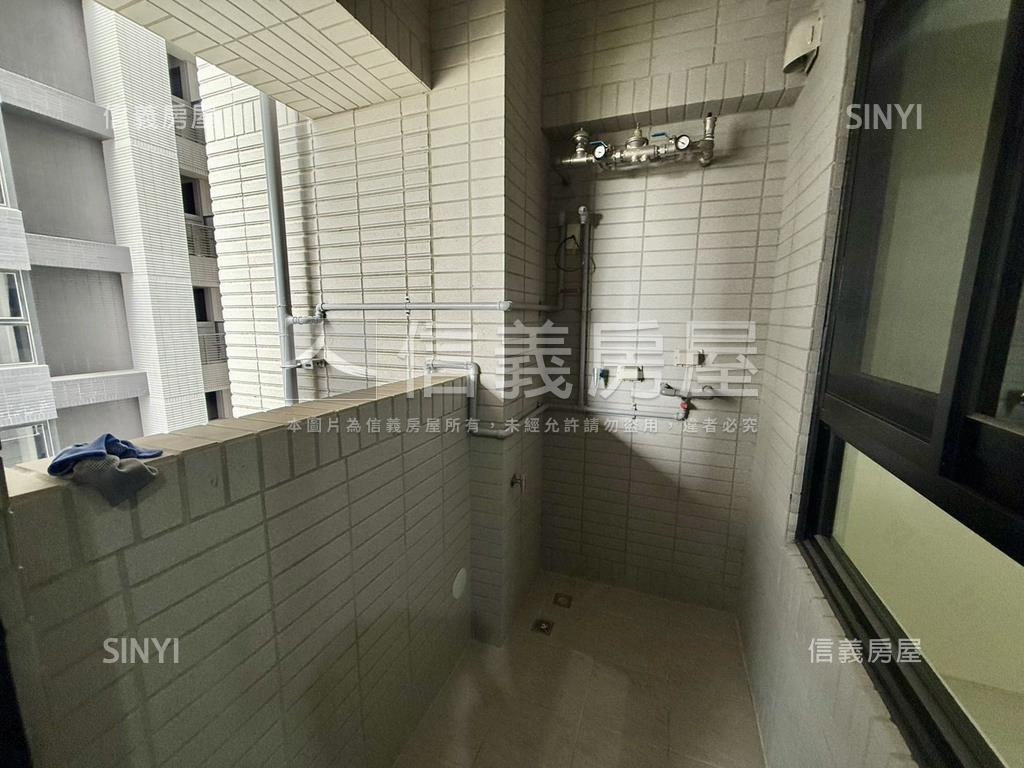 鳳凰信義兩房兩衛附車位房屋室內格局與周邊環境