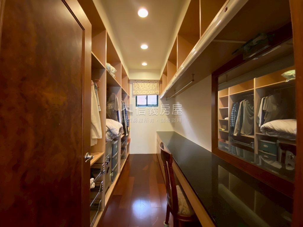 百坪稀有車庫電梯大透天房屋室內格局與周邊環境