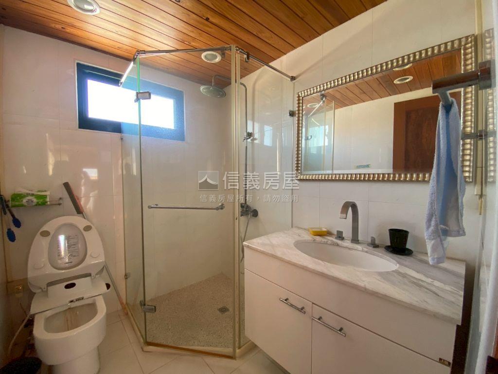 百坪稀有車庫電梯大透天房屋室內格局與周邊環境