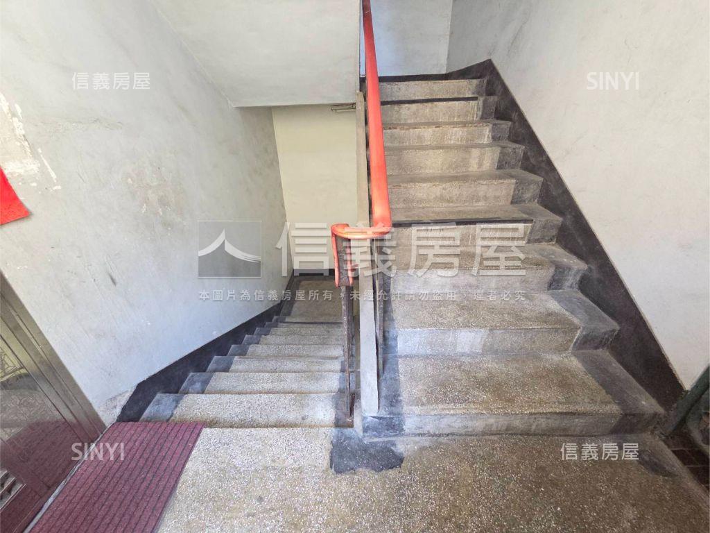 英明商圈明亮公寓三樓房屋室內格局與周邊環境