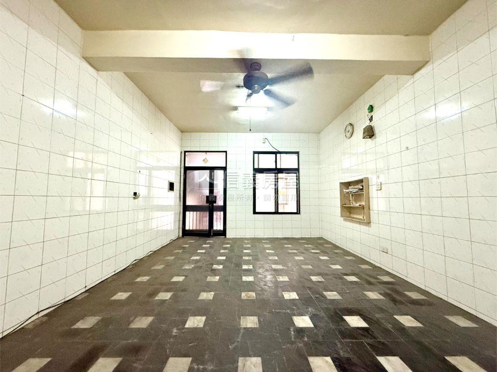 東區仁和路朝南經典透天房屋室內格局與周邊環境