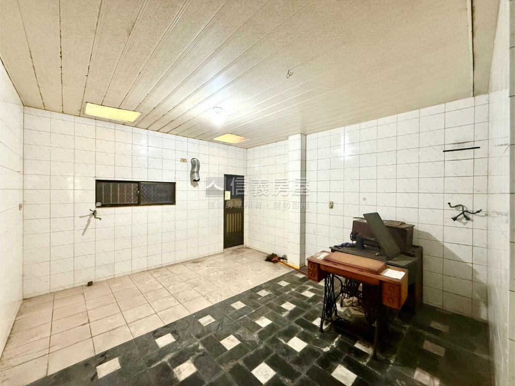 東區仁和路朝南經典透天房屋室內格局與周邊環境