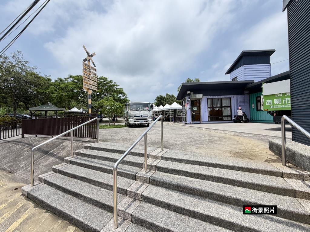 近苗粟功維敘鄰路土地１房屋室內格局與周邊環境