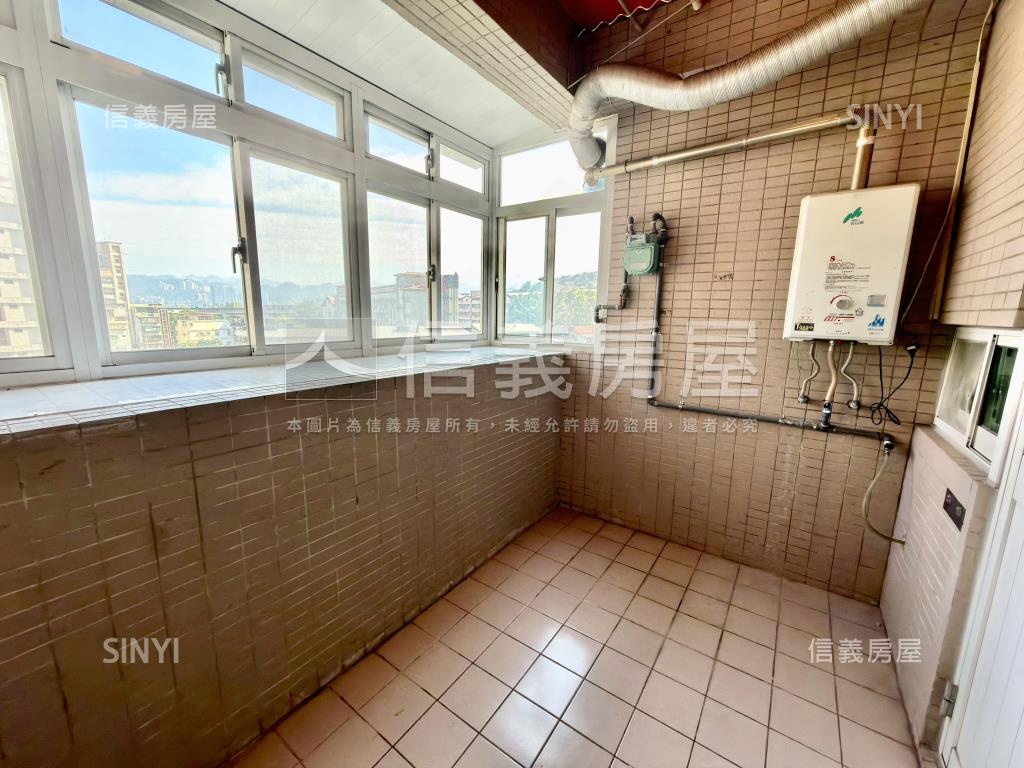 主推公崙華城景觀四房車位房屋室內格局與周邊環境