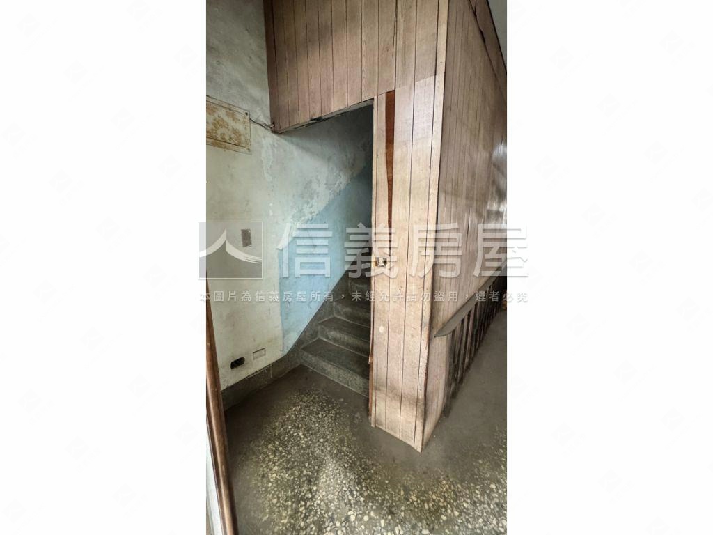 邊間透天廠辦房屋室內格局與周邊環境