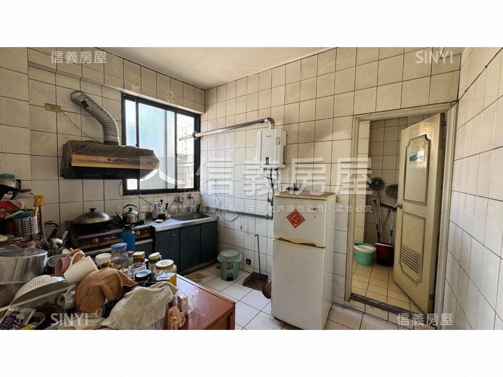 邊間透天廠辦房屋室內格局與周邊環境