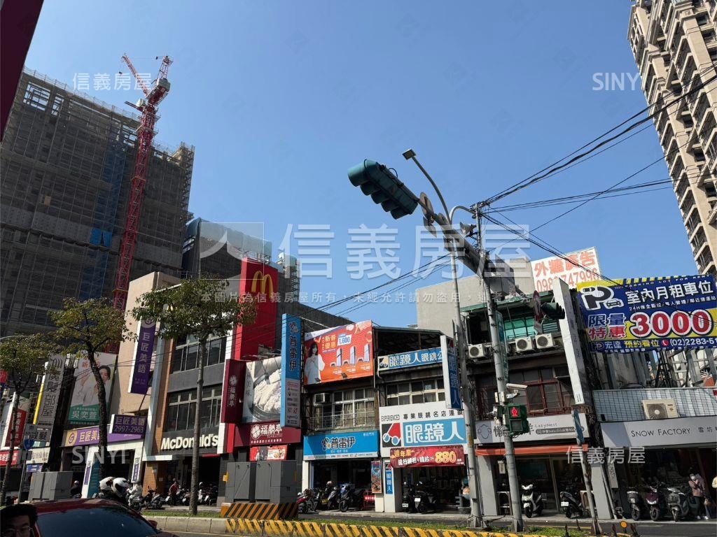 捷運站周邊稀有三房車位房屋室內格局與周邊環境