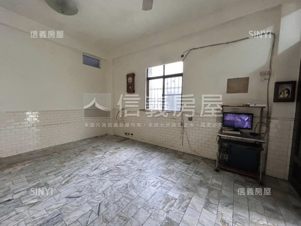 建工商圈邊間透天房屋室內格局與周邊環境