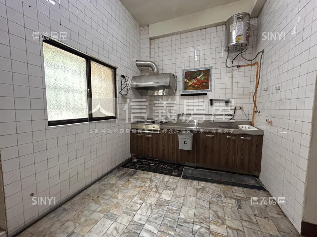 建工商圈邊間透天房屋室內格局與周邊環境