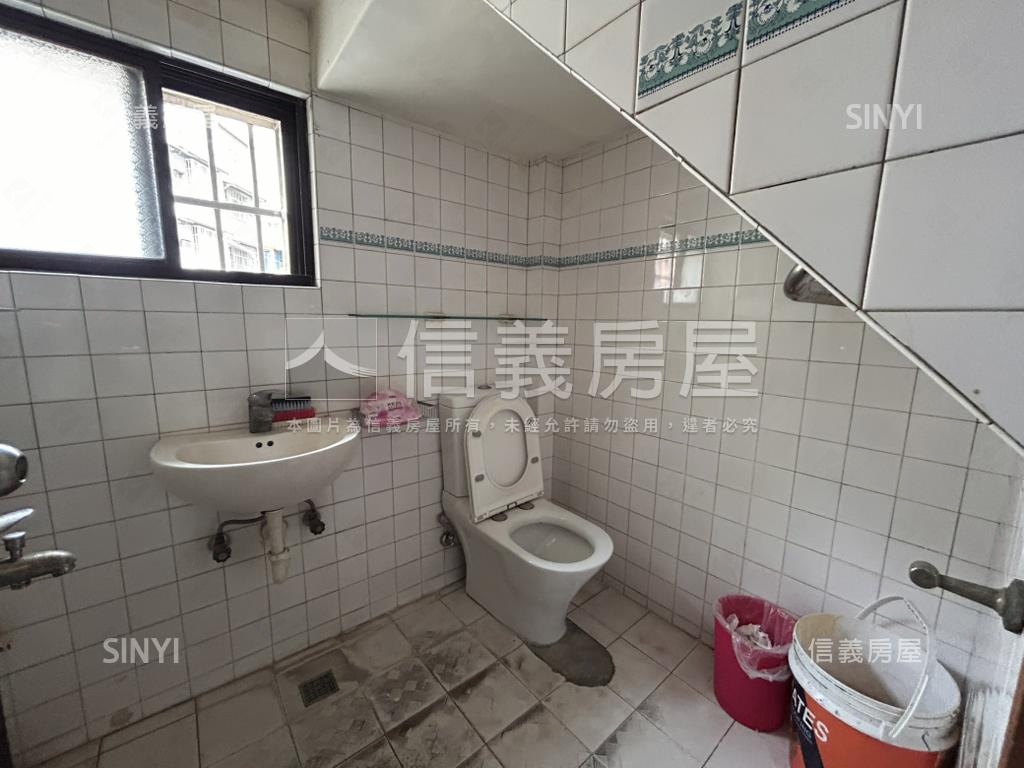 建工商圈邊間透天房屋室內格局與周邊環境