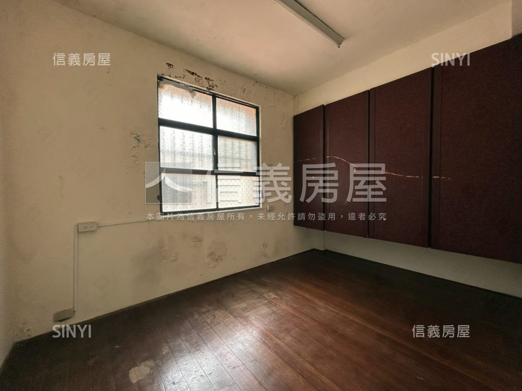 建工商圈邊間透天房屋室內格局與周邊環境