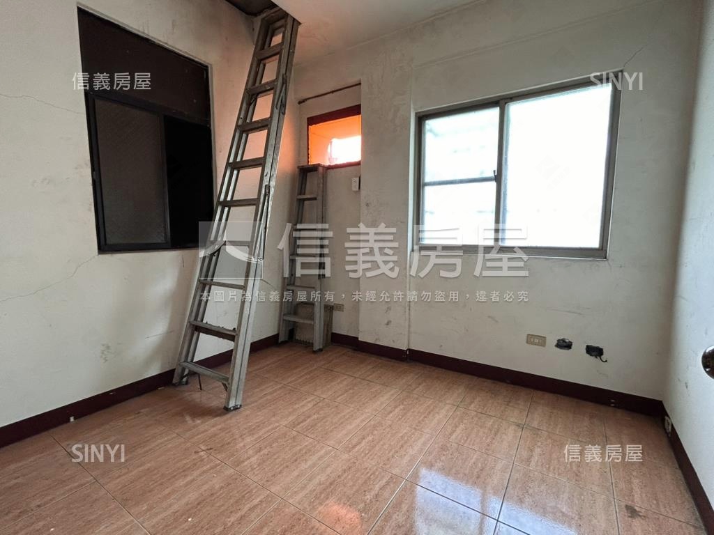 建工商圈邊間透天房屋室內格局與周邊環境