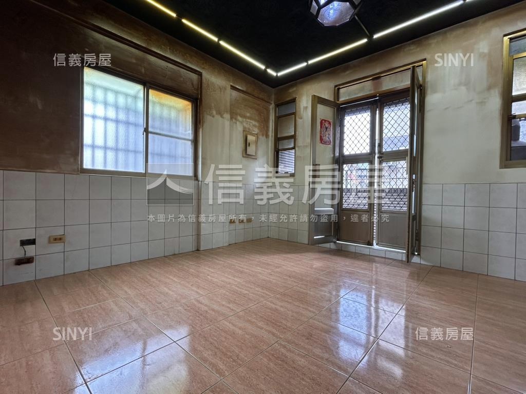 建工商圈邊間透天房屋室內格局與周邊環境