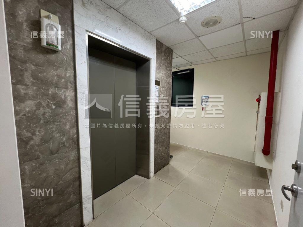 高鐵富翼大辦公室＋８平車房屋室內格局與周邊環境
