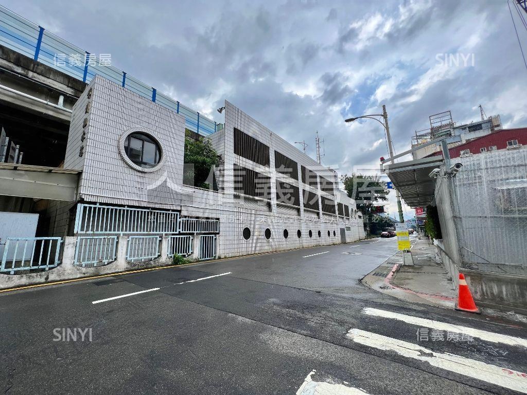發現春風獨立權狀車位房屋室內格局與周邊環境