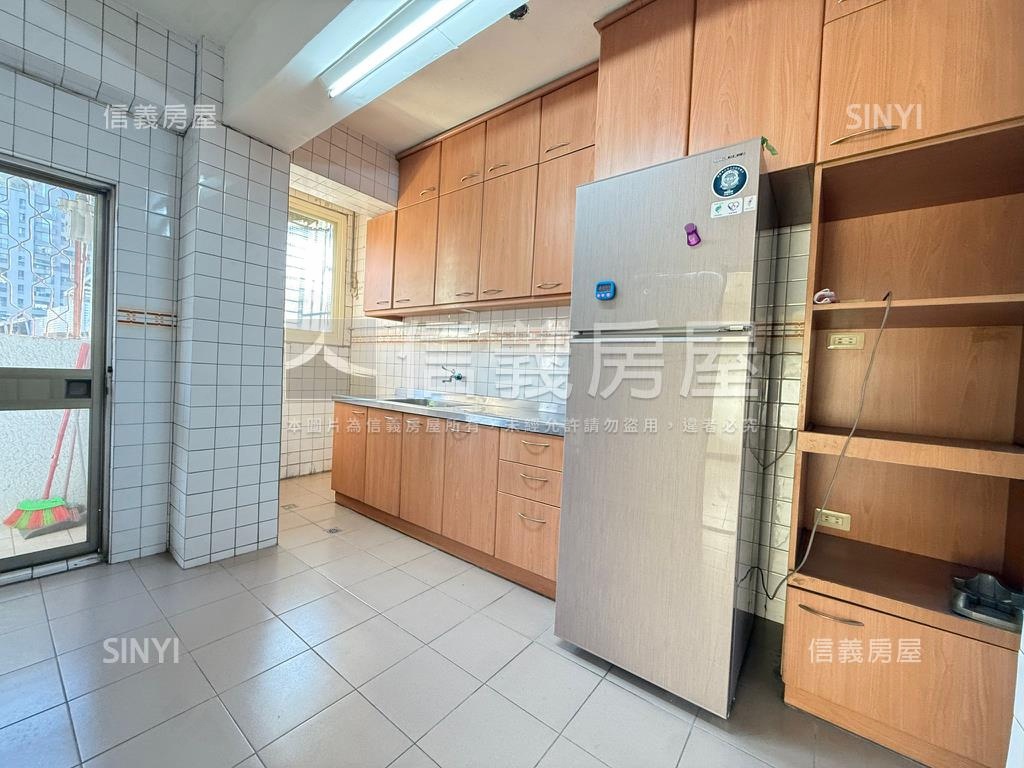 超低價一中五樓小資宅房屋室內格局與周邊環境