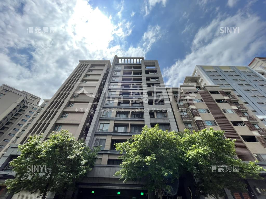 集英堡附休旅車車位房屋室內格局與周邊環境