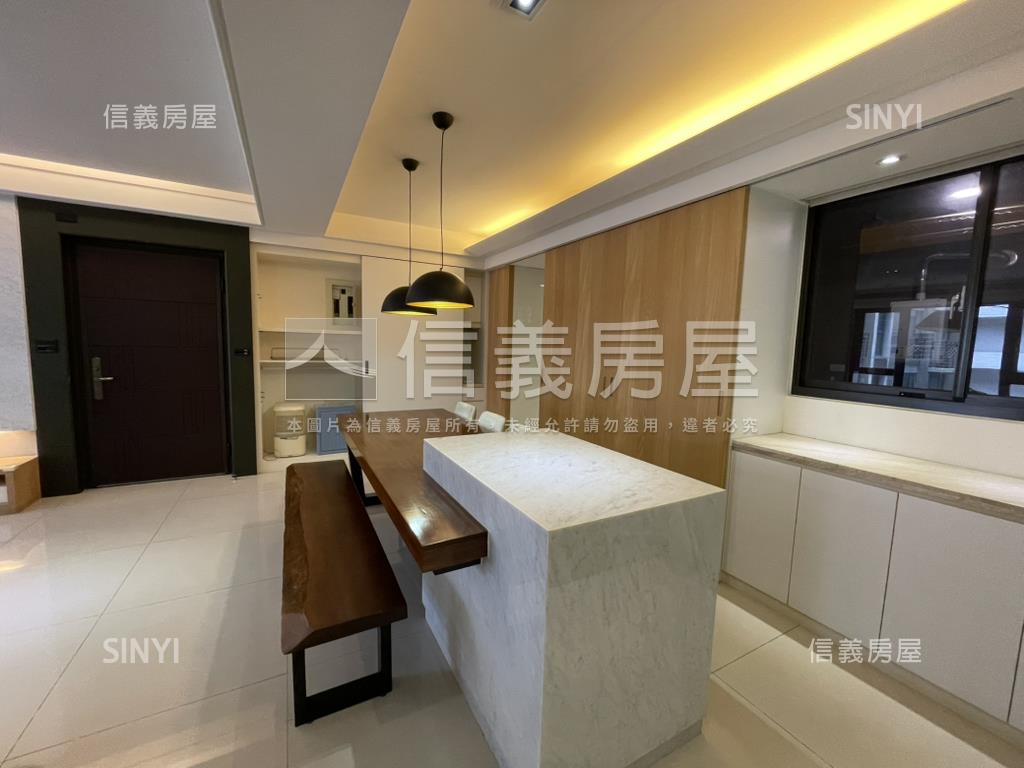 集英堡附休旅車車位房屋室內格局與周邊環境
