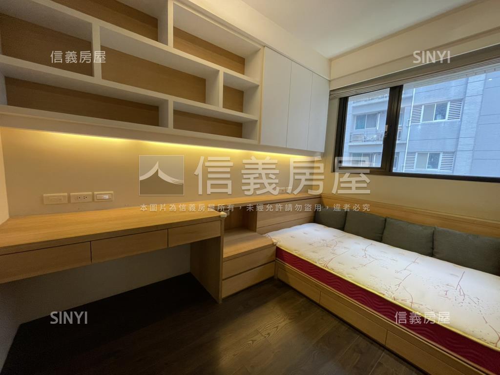 集英堡附休旅車車位房屋室內格局與周邊環境