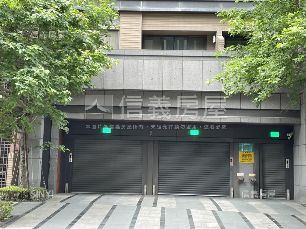 集英堡附休旅車車位房屋室內格局與周邊環境