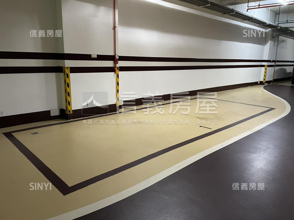 集英堡附休旅車車位房屋室內格局與周邊環境
