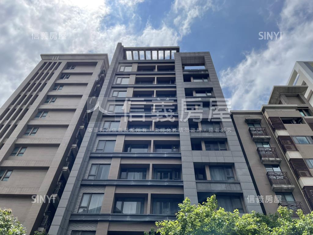 集英堡附休旅車車位房屋室內格局與周邊環境