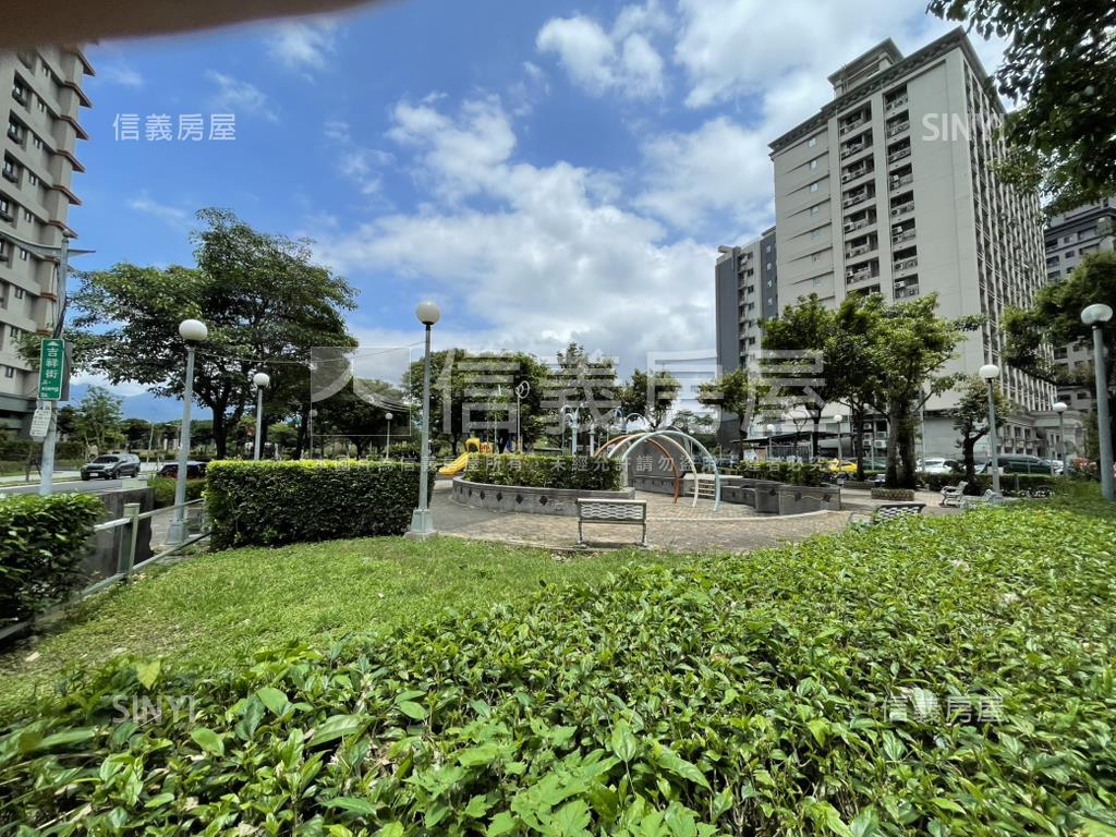 集英堡附休旅車車位房屋室內格局與周邊環境