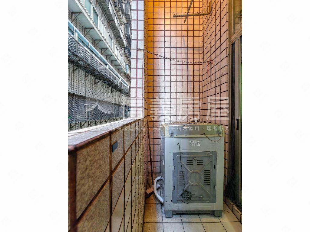 內壢低總價前陽台進出美屋房屋室內格局與周邊環境