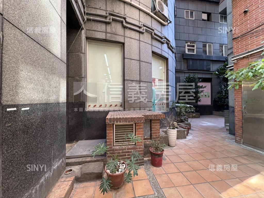 國賓收租超商店面房屋室內格局與周邊環境