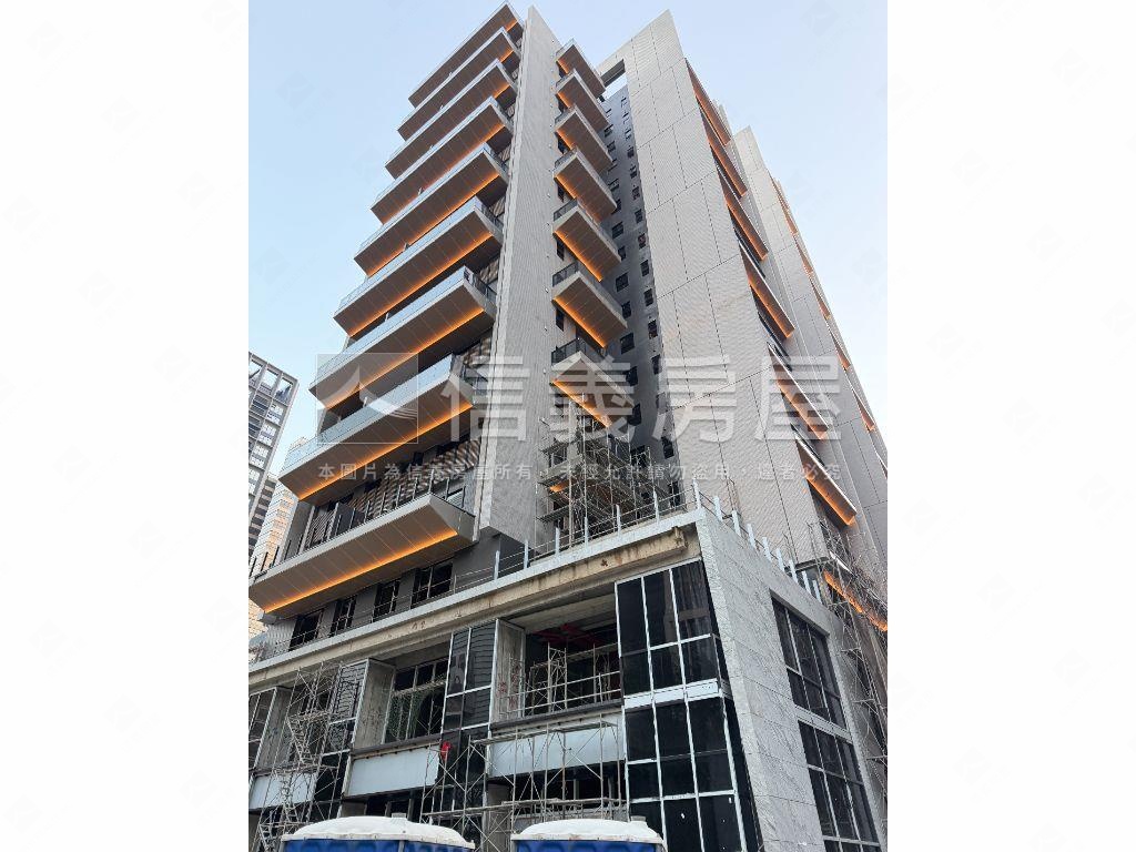 紀汎希１３Ａ９兩房雙車位房屋室內格局與周邊環境