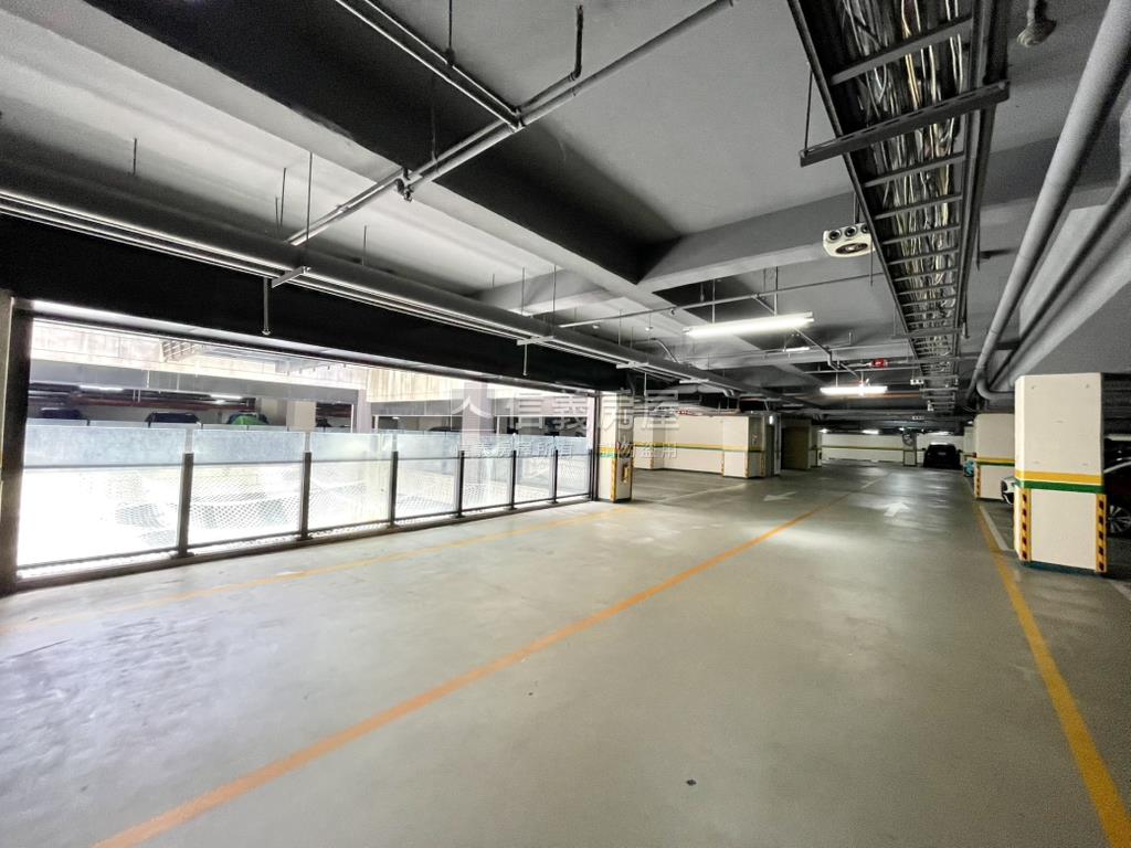 Ｆ１面學校四房雙平車房屋室內格局與周邊環境