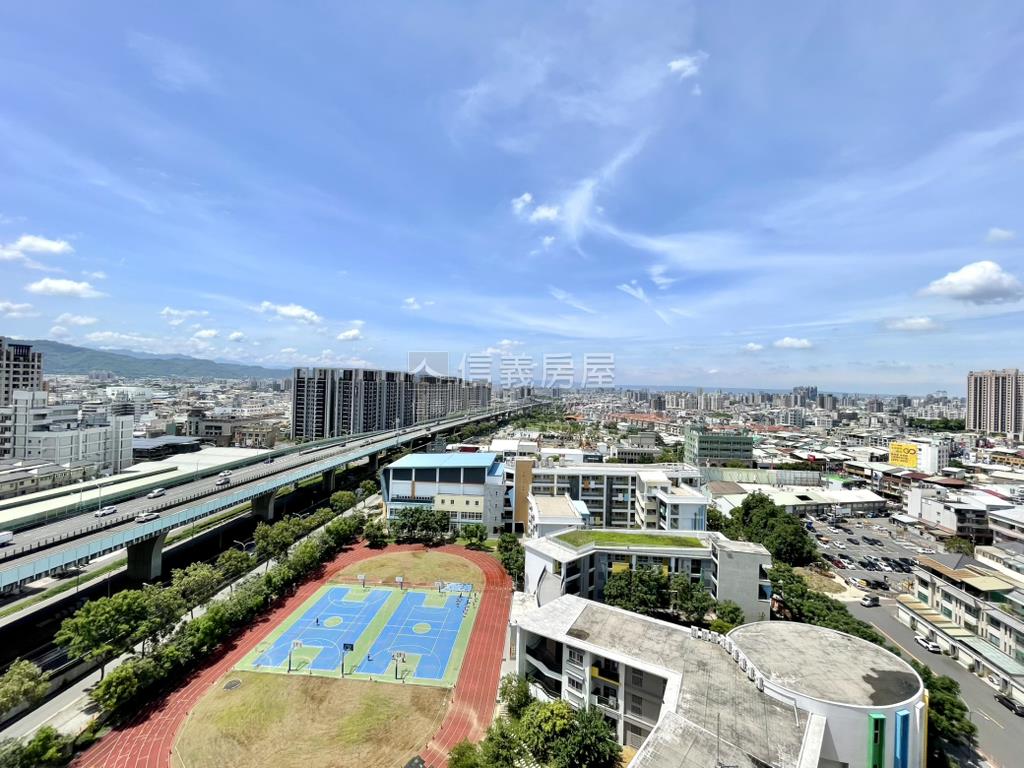 Ｆ１面學校四房雙平車房屋室內格局與周邊環境