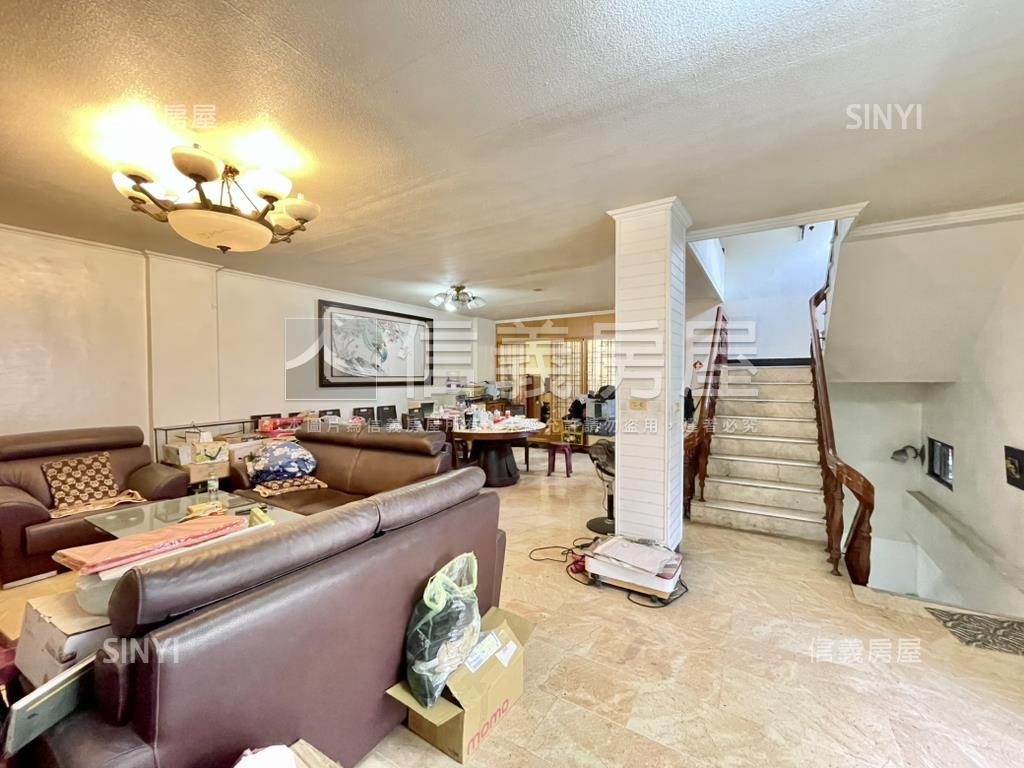 同安路約５５地坪角窗店霸房屋室內格局與周邊環境