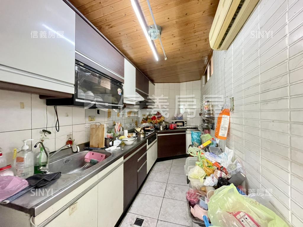 同安路約５５地坪角窗店霸房屋室內格局與周邊環境