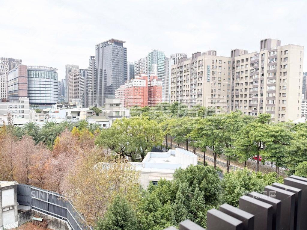 帥近大遠百小資三房平車讚房屋室內格局與周邊環境