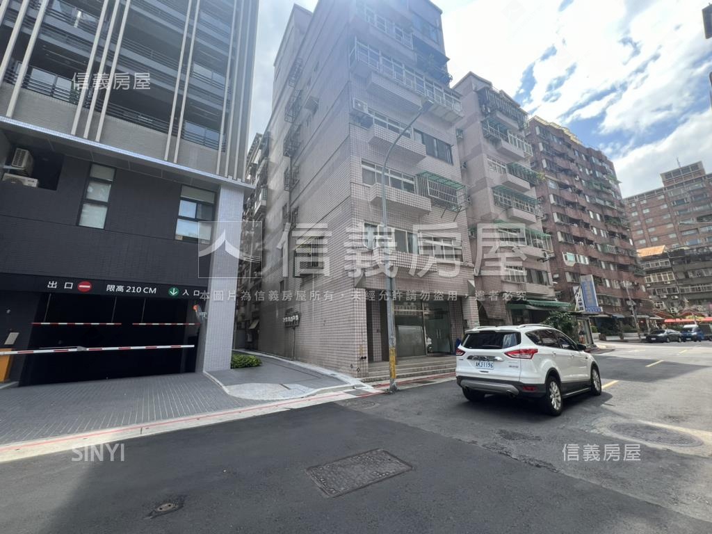 東村●東昀昀三房車位房屋室內格局與周邊環境