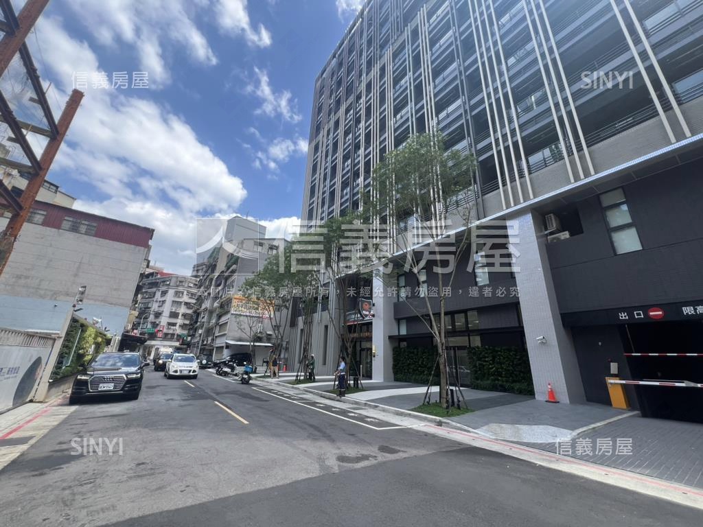 東村●東昀昀三房車位房屋室內格局與周邊環境