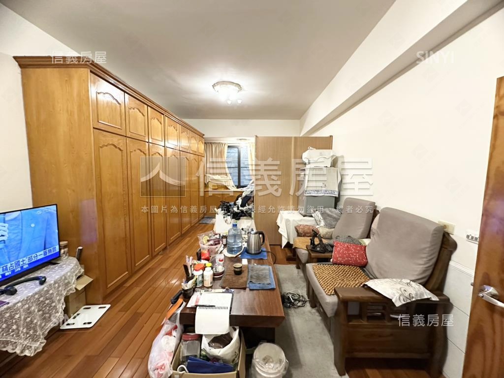 近Ｒ１５捷運站面寬透天房屋室內格局與周邊環境