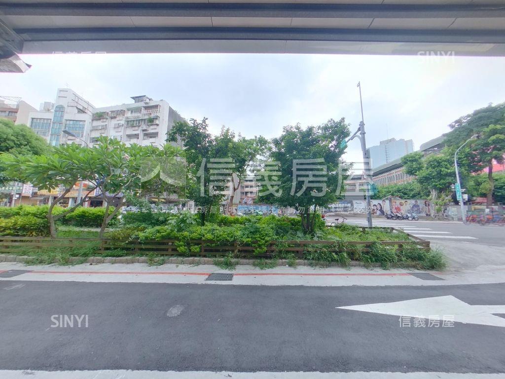 公園一樓◆坐南朝北房屋室內格局與周邊環境
