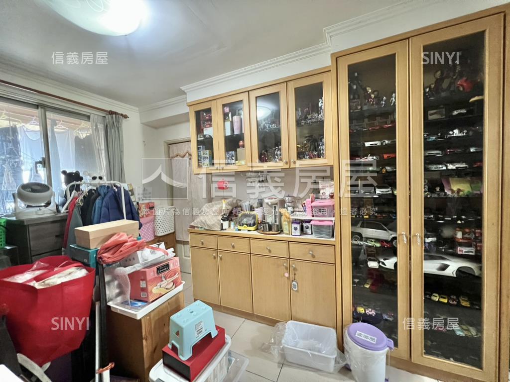 專任Ｅ美樂地三房雙車位房屋室內格局與周邊環境